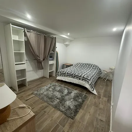 Proche De La Rivière Et De La !