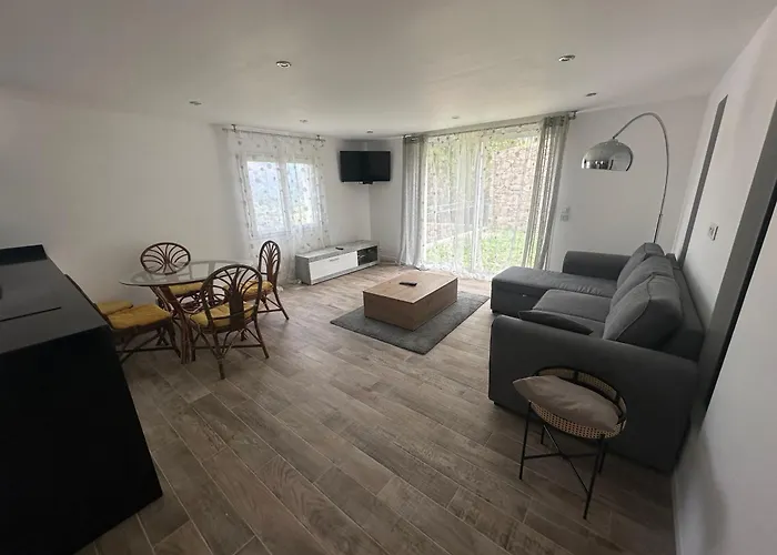 Proche De La Riviere Et De La ! Apartament